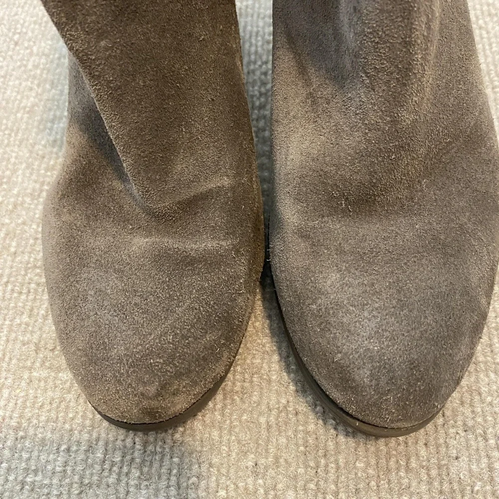 Clarks Booties Womens Size 8.5 Brown Suede Ankle Zip Block‎ Heel 26110635M